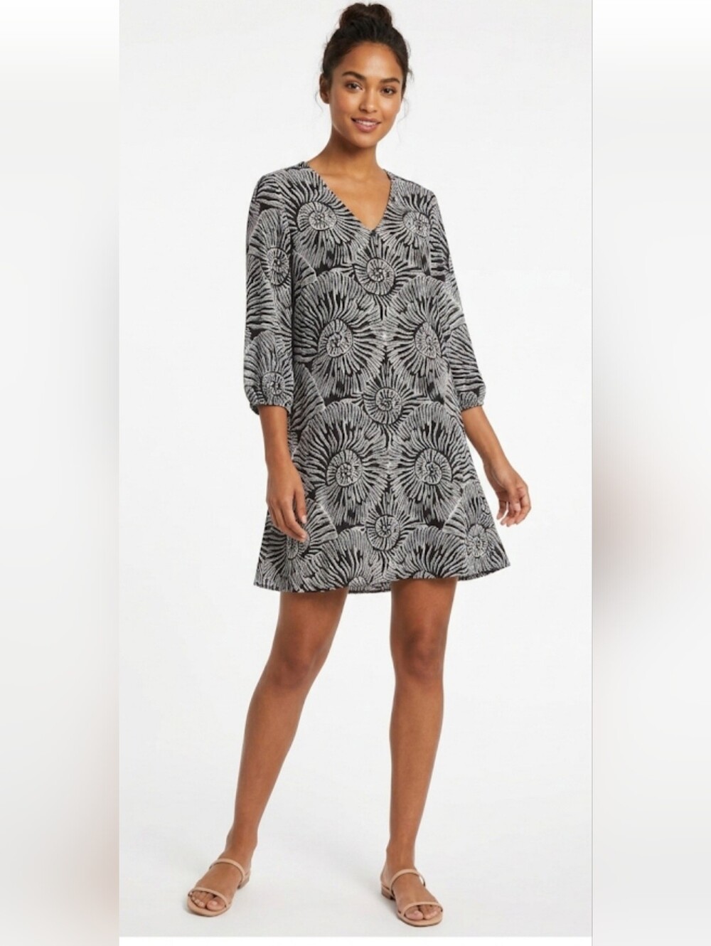 WHITE HOUSE BLACK MARKET Elegant Black and White Patterned Dress,    Size12.